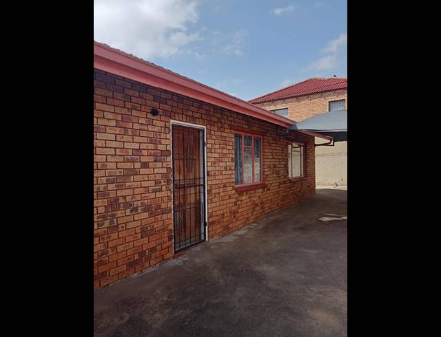 3 BEDROOM HOUSE FOR SALE IN PROTEA GLEN EXT